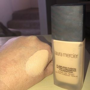 Laura Mercier flawless fusion ultra long wear